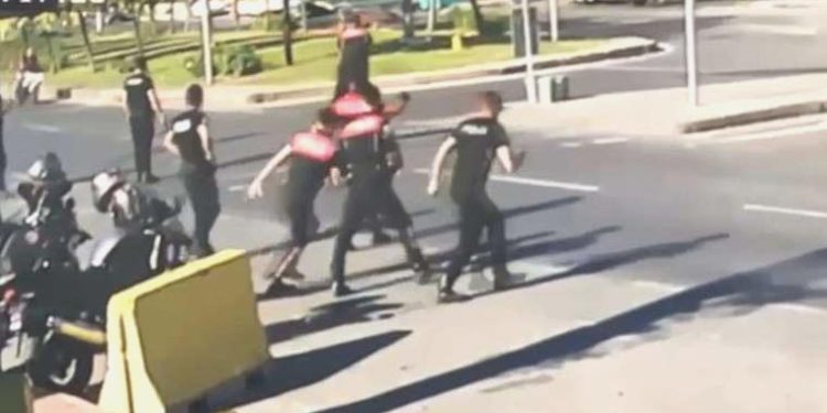 ‘Dur’ ihtarına uymayan şoför, motosikleti polislerin üzerine sürdü: 1 şehit