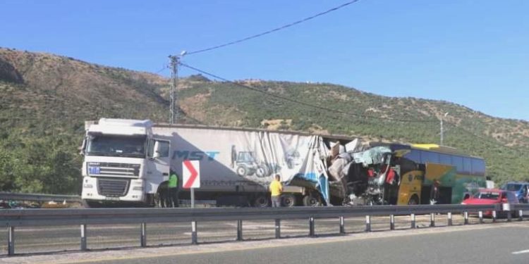 Elazığ’da vahim kaza… 1 kişi öldü, 34 kişi yaralandı!