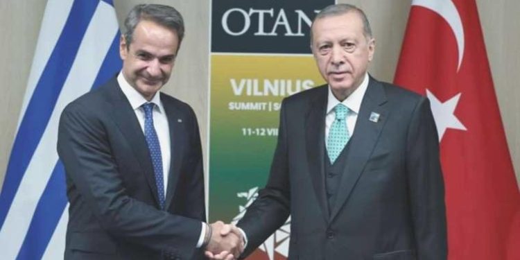 Erdoğan, Yunanistan Başbakanı Miçotakis ile bir ortaya geldi