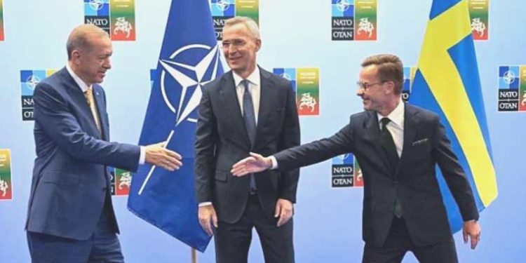 Erdoğan’dan ‘U dönüşü’: Cumhurbaşkanı, İsveç’in NATO üyeliğine takviye vermeyi kabul ettiğini açıkladı