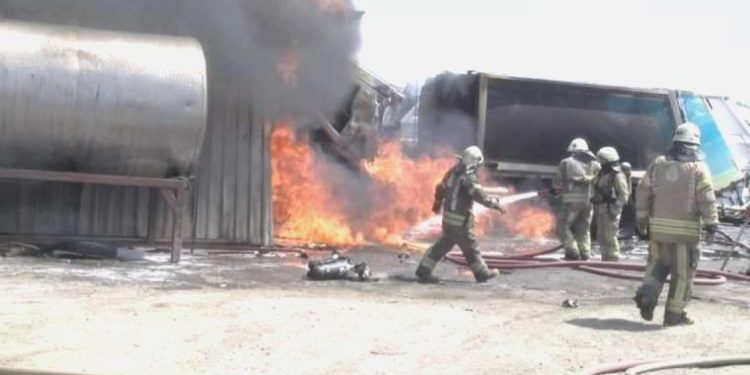Esenyurt Belediyesi’nin araç bakım atölyesinde korkutan yangın!