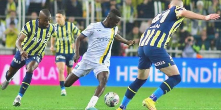 Eski Fenerbahçeli Lamine Diack Ligue 1’e transfer oluyor!