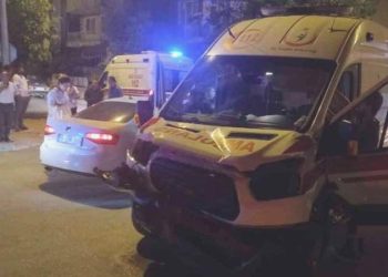 Faciadan dönüldü… Burdur’da ambulans ile araba çarpıştı: 4 yaralı