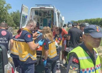 Feci kaza… Midibüs ile TIR çarpıştı: Kazada 7 kişi yaralandı!