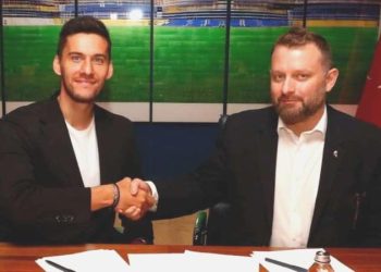 Fenerbahçe Umut Nayir’i renklerine bağladı