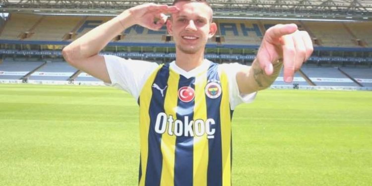 Fenerbahçeli futbolcu Sebastian Szymanski’den şampiyonluk bildirisi