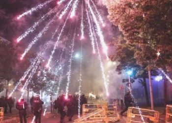 Fransa, isyanların akabinde Bastille Günü’nde havai fişek satışını yasakladı