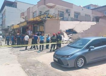 Gaziantep’te iki katlı binanın bahçe duvarı yıkıldı: 5 yaralı