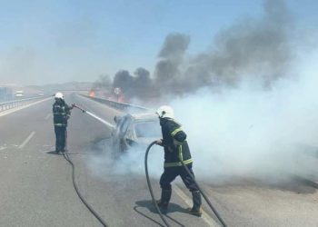 Gaziantep’te seyir halindeki araba alev alev yandı!