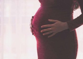 Gebe bayanların karnında ziyanlı kimyasal hususlar tespit edildi