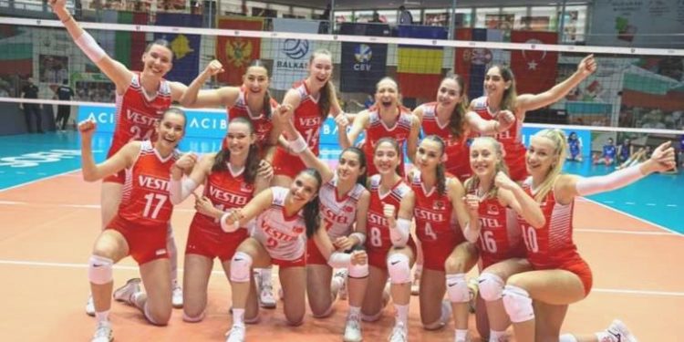 Genç ulusal kızlar finale yükseldi!