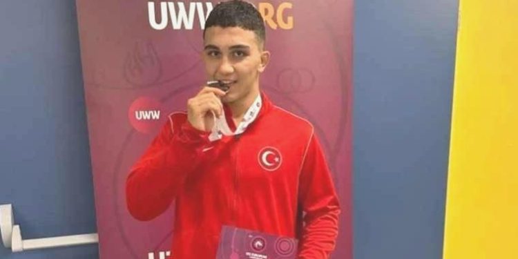 Güreşte bronz madalya