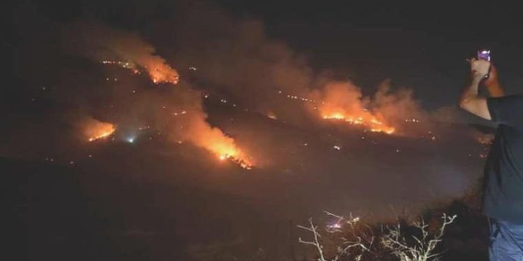 Hatay, Çanakkale ve Mersin’de yangın! Yerleşim yerlerini tehdit ediyor