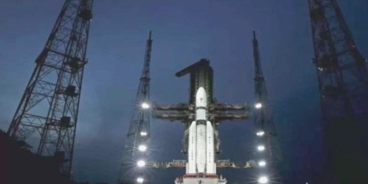 Hindistan, Ay’a insansız uzay aracı gönderdi