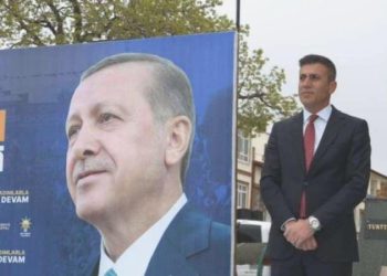 Hınıs Belediye Lideri Erdoğan Eren, 15 Temmuz etkinliğinde kalp krizi geçirdi