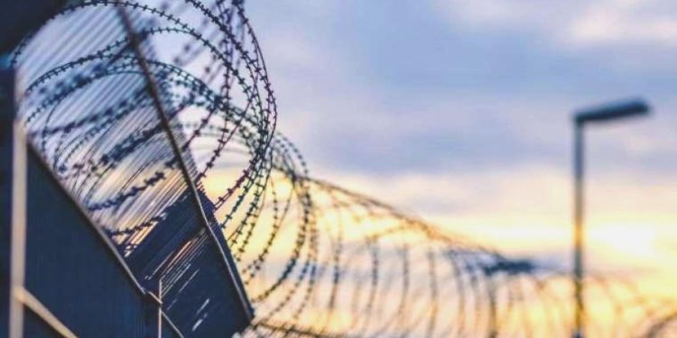 Honduras’ta cezaevlerine operasyon: Binlerce silah ele geçirildi