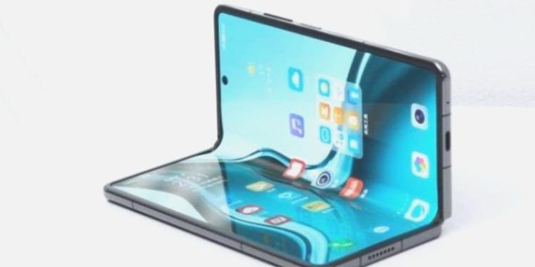 Honor yeni katlanabilir telefonu Magic V2’yi tanıttı