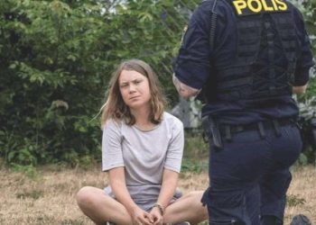 İklim eylemcisi Greta Thunberg İsveç’te petrol tankerlerine mani olduğu için mahkemeye çıkacak