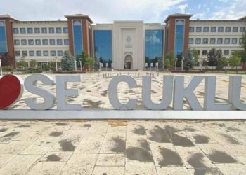 İlçe tabelasındaki harf çalındı, Belediye Lideri toplumsal medyada paylaştı: ‘Bizim L’yi kim aldıysa getirsin’