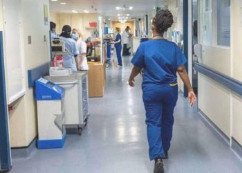 İngiltere’de 7.4 milyon hasta sıra bekliyor