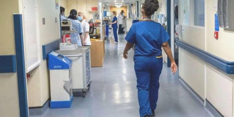 İngiltere’de 7.4 milyon hasta sıra bekliyor