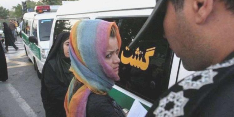 İran’da ‘ahlak polisi’ yine devriyelere başlayacak