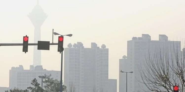 İran’da hava kirliliği nedeniyle devlet kurumları tatil edildi