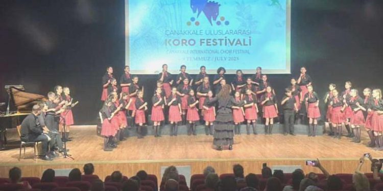 İskenderun’a koro selamı