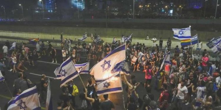 İsrail’de hükümet aykırısı şovlar tekrar alevlendi