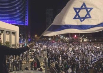 İsrailli protestocular, bakanların konutlarının önünde toplandı