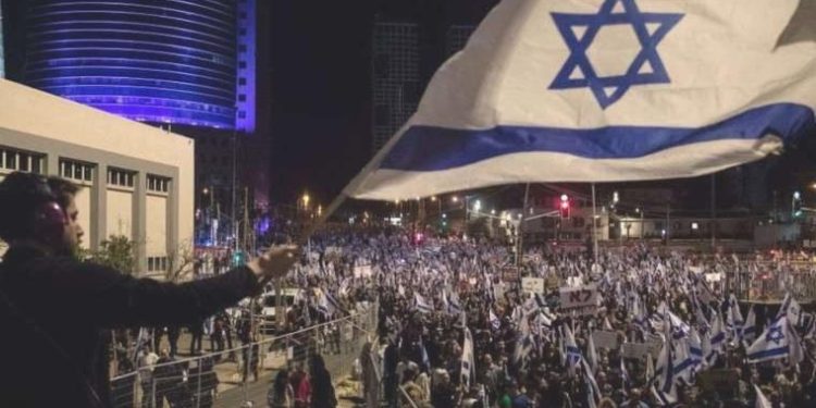 İsrailli protestocular, bakanların konutlarının önünde toplandı