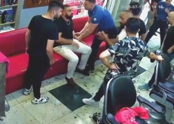 İstanbul’da kuaförde silahlı kavga!