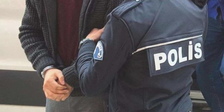 İstanbul’da silah ticareti yaptığı belirlenen 2 kuşkulu yakalandı