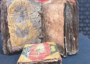 İstanbul’da tarihi eser operasyonu: İncil, Tevrat ve çok sayıda sikke ele geçirildi