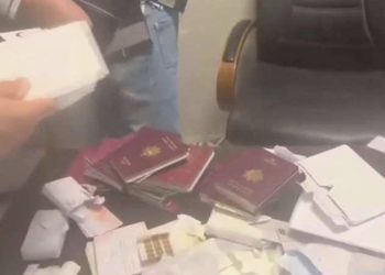 İstanbul’da uydurma pasaport operasyonu: Yüzlerce uydurma pasaport ve kimlik ele geçirildi