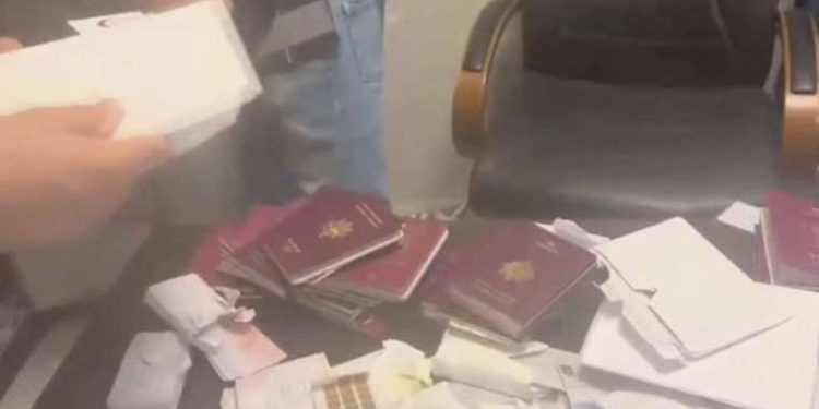 İstanbul’da uydurma pasaport operasyonu: Yüzlerce uydurma pasaport ve kimlik ele geçirildi