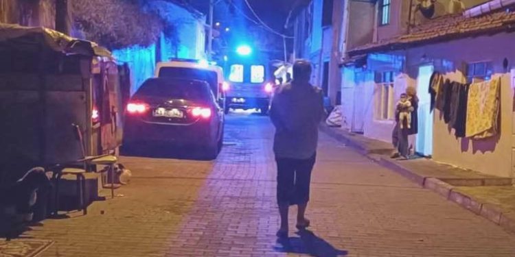 İzmit’te ‘sokak ortasında süratli gitme’ tartışması: Baba-oğul tabanca ile vuruldu