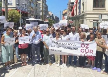 Kadıköy’de Seyahat tutukluları için adalet protestosu: ‘Sözde yargılamaların sonuçları dayatılmaktadır’