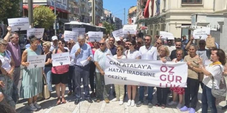 Kadıköy’de Seyahat tutukluları için adalet protestosu: ‘Sözde yargılamaların sonuçları dayatılmaktadır’