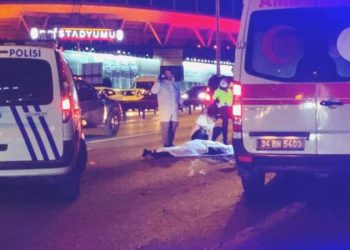 Kağıthane’de feci kaza: Arıza yapan arabaya çarpan motosiklet şoförü öldü