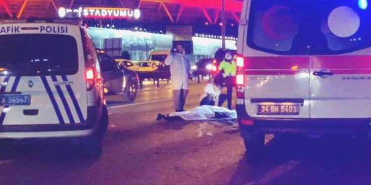 Kağıthane’de feci kaza: Arıza yapan arabaya çarpan motosiklet şoförü öldü