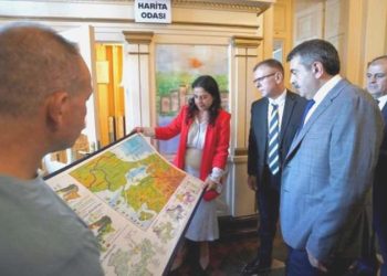 Karma eğitimi amaç almıştı: Bakan Tekin, Özel Fener Rum okullarını ziyaret etti