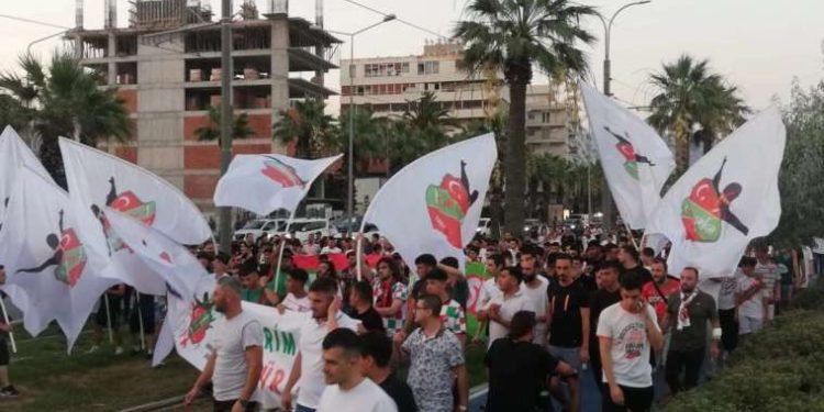 Karşıyaka taraftarı şirketleşmeye karşı yürüdü