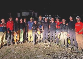 Kayalıklarda mahsur kalan Alman dağcılar kurtarıldı