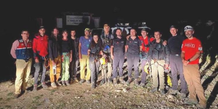 Kayalıklarda mahsur kalan Alman dağcılar kurtarıldı