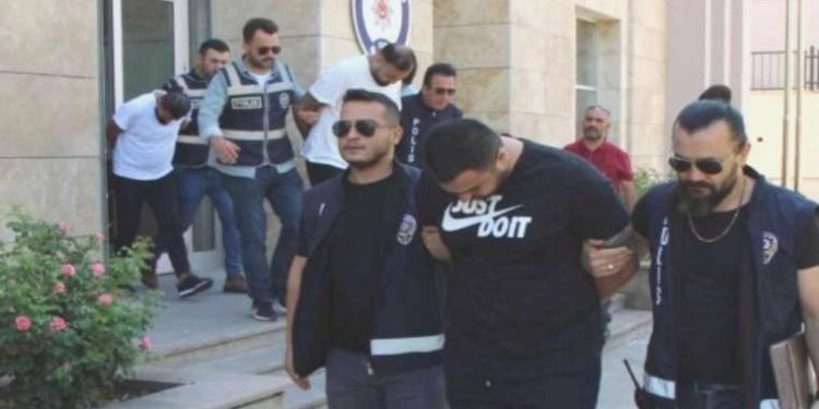 Kendilerini ’avukat’ ve ’uzlaştırmacı’ olarak tanıtan dolandırıcılar ’kaportacı’ ve ’tatlıcı’ çıktı