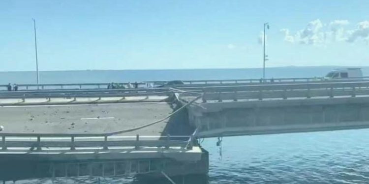 Kerç Köprüsü, taarruza uğramasından sonra kısmen açıldı