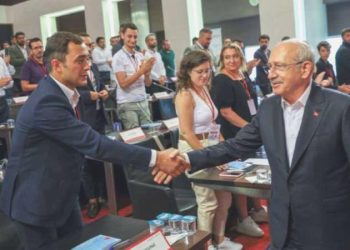 Kılıçdaroğlu, CHP Gençlik Kolları Vilayet Liderleri ile bir ortaya geldi