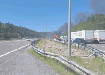 Kimyasal husus taşıyan TIR alev aldı: Yol trafiğe kapatıldı