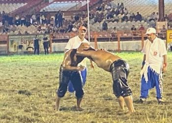 Kırkpınar’da, 2 buçuk saatlik güreşi Bekir Eryücel kazandı